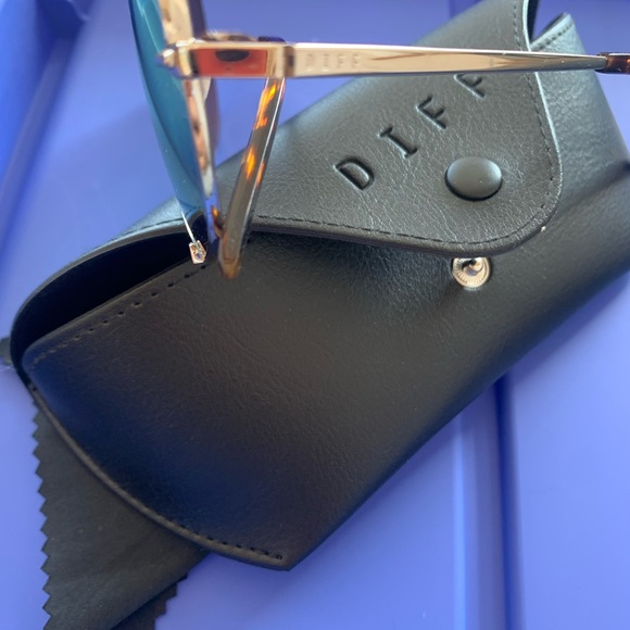Diff Eyewear Accessories Diff Eyewear Shades In Gold With Mirrored